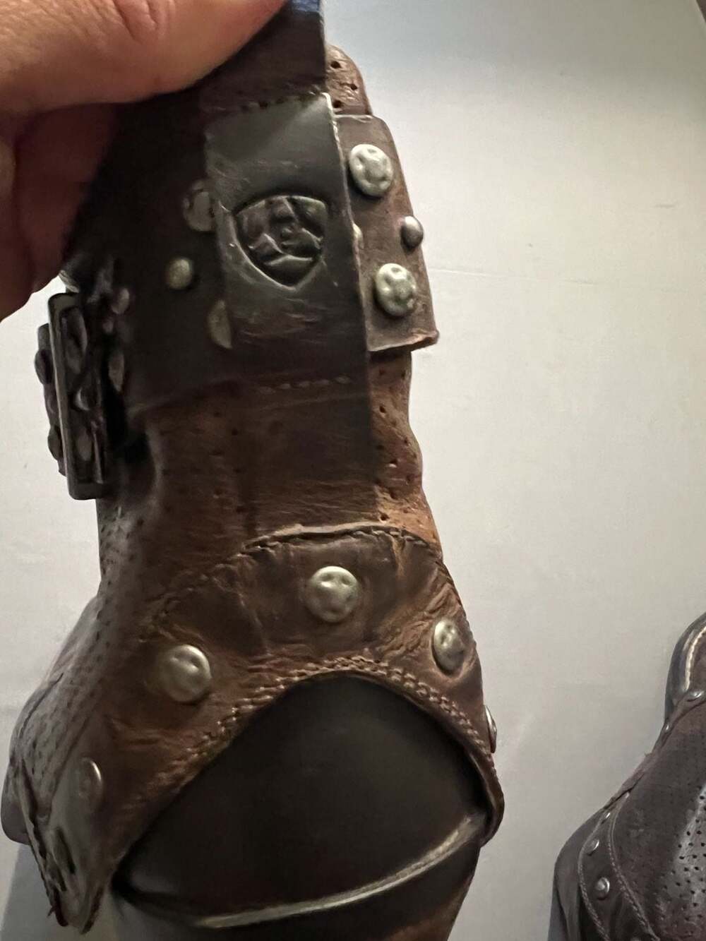 Ariat - Picture 5 of 10